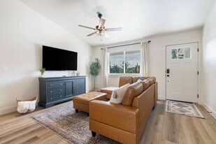 44 S Sugar Ave, Unit ID1460915P in Nampa, ID - Building Photo