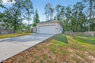 25106 Morgan Cemetery Rd in Cleveland, TX - Foto de edificio - Building Photo