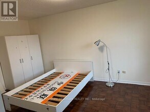 68 Inniscross Crescent in Toronto, ON - Building Photo - Building Photo