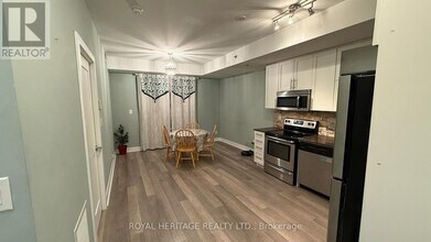 28 Prince Regent St in Markham, ON - Building Photo - Building Photo