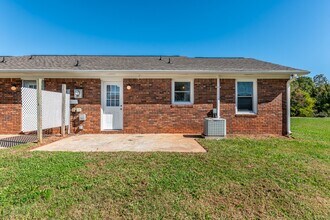 143 Sherman Dr in Boiling Springs, SC - Building Photo - Building Photo