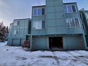 405 Sweetgale Ct in Anchorage, AK - Building Photo - Building Photo