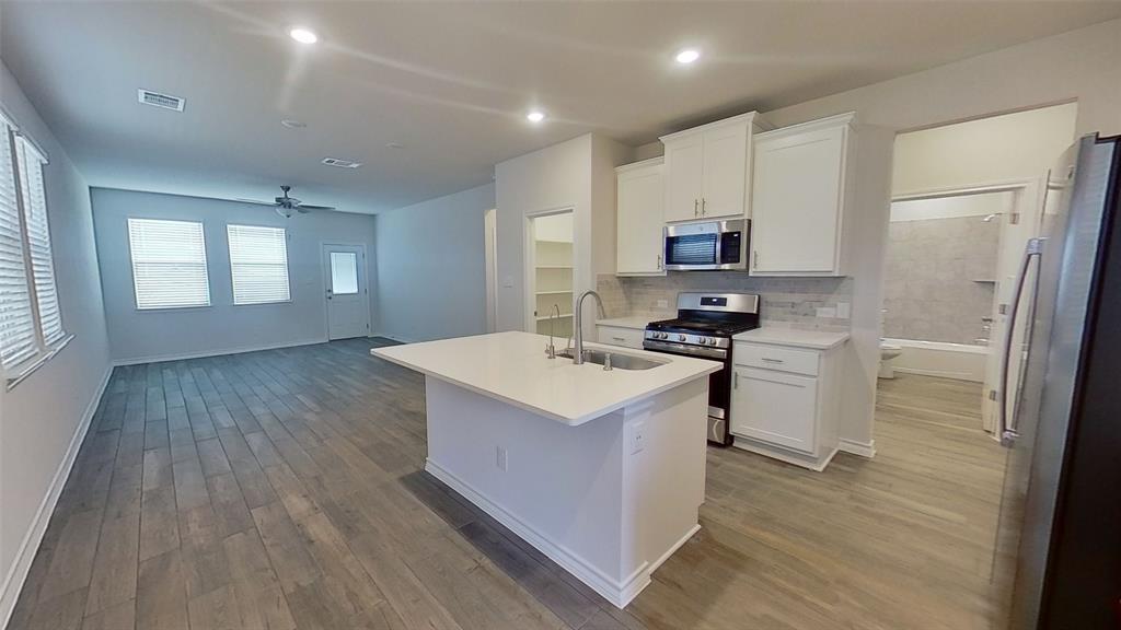 197 Nettletree Dr in Mustang Ridge, TX - Building Photo