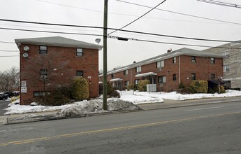 486-490 Essex St in Hackensack, NJ - Foto de edificio - Building Photo