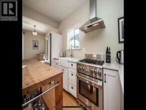 4838 Dunbar St in Vancouver, BC - Building Photo - Building Photo