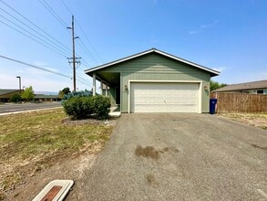 2201 Brooksfield Street in Ellensburg, WA - Building Photo - Building Photo