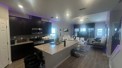 1613 Ocaso Dr in Laredo, TX - Building Photo - Building Photo