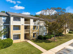 Tree Tops Apartments in Opelika, AL - Building Photo - Building Photo