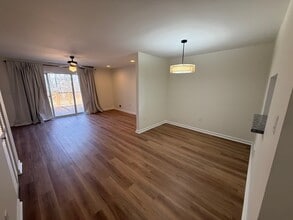 32 Cherokee Dr in Galloway, NJ - Foto de edificio - Building Photo