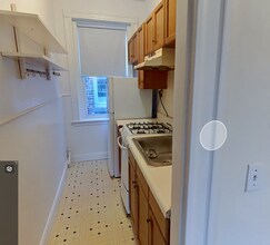 1810 Beacon St, Unit F-7 in Brookline, MA - Foto de edificio - Building Photo