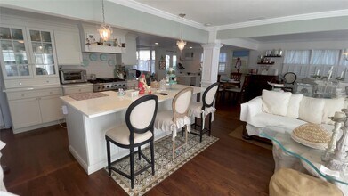 122 W Penn St in Long Beach, NY - Building Photo - Building Photo
