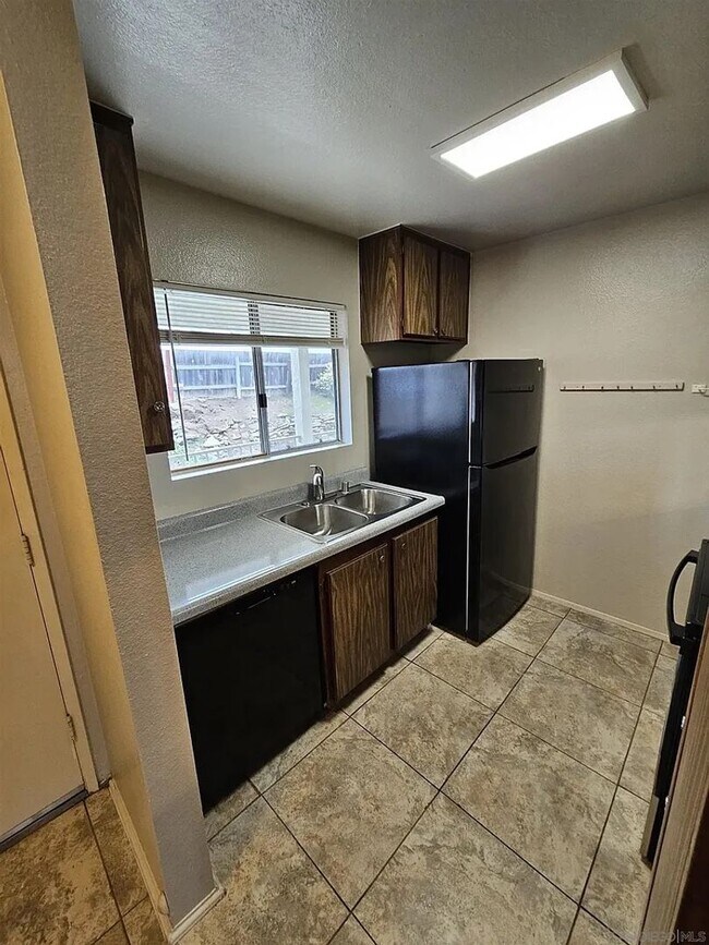 6675 Mission Gorge Rd in San Diego, CA - Building Photo - Building Photo