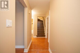 112 Anndale Dr in Toronto, ON - Building Photo - Building Photo