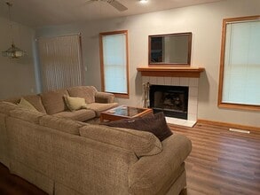 1221 Alex Way in Mishawaka, IN - Building Photo - Building Photo