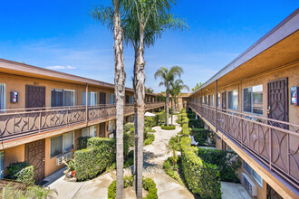 Elm Vista Apartments in Downey, CA - Building Photo - Building Photo