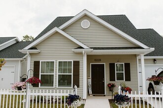 Dupont Meadows in Fort Wayne, IN - Building Photo - Building Photo