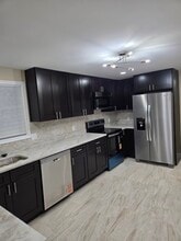 4239 Glenn Dale Rd in Bowie, MD - Foto de edificio - Building Photo