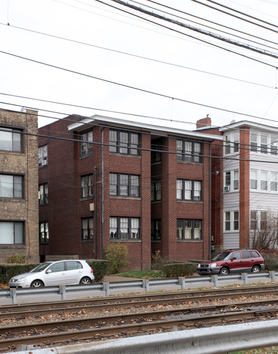 2736 Broadway Ave in Pittsburgh, PA - Building Photo