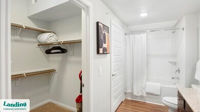 715 W Slaughter Ln, Unit 1536 in Austin, TX - Foto de edificio - Building Photo