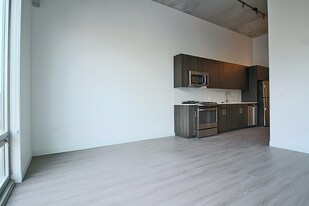 727 N Milwaukee Ave in Chicago, IL - Building Photo