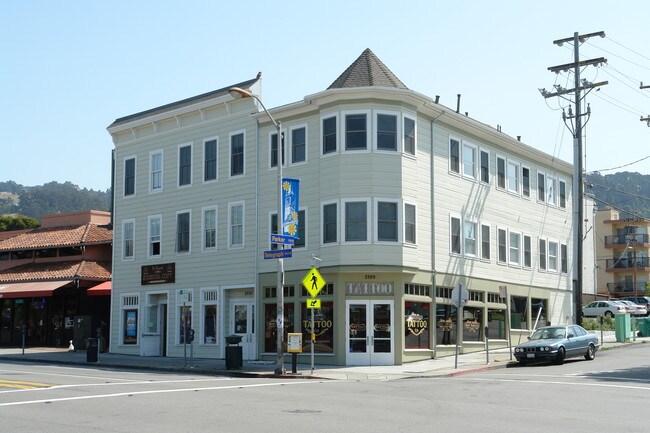 2593-2599 Telegraph Ave