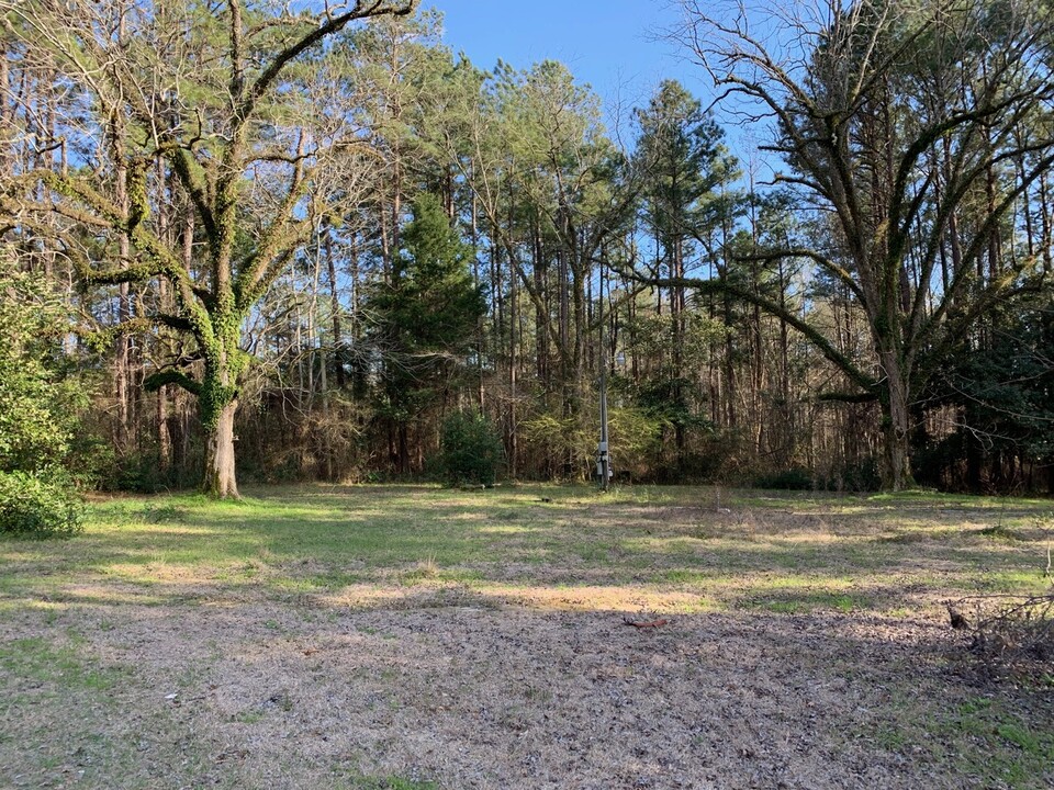 1519 Butter and Egg Rd in Troy, AL - Building Photo
