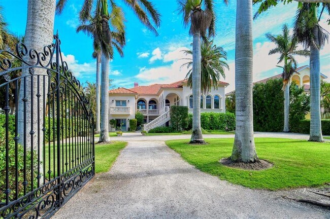 2910 Casey Key Rd in Nokomis, FL - Foto de edificio - Building Photo