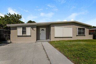 3781 SW 41st St in Hollywood, FL - Building Photo