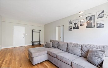 3901 Cathedral Ave NW in Washington, DC - Foto de edificio - Building Photo