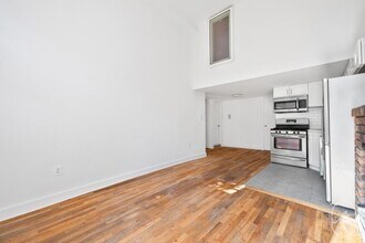 466 W 23 St in New York, NY - Building Photo - Building Photo