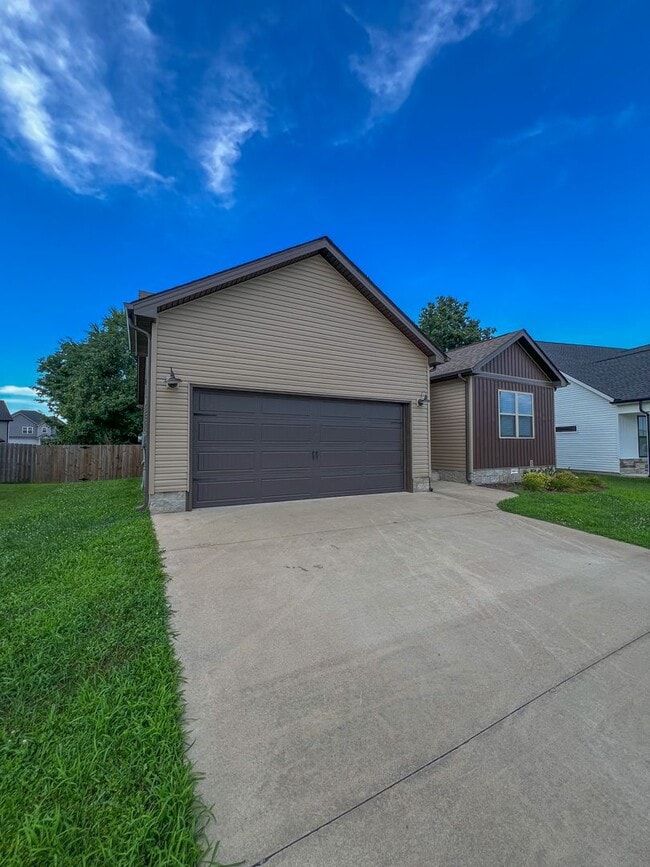 2042 Jackie Lorraine Drive in Clarksville, TN - Building Photo - Building Photo