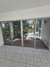 8897 Fontainebleau Blvd in Miami, FL - Building Photo - Building Photo