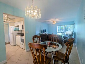 23 Golfs Edge in West Palm Beach, FL - Building Photo