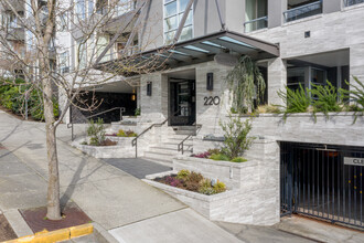 West Water Apartments in Kirkland, WA - Building Photo - Building Photo