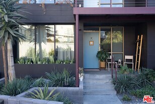 2811 Waverly Dr in Los Angeles, CA - Building Photo