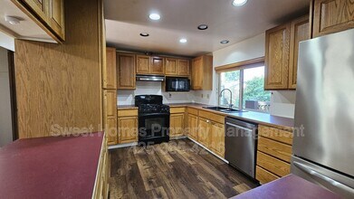 15820 NE 106th St in Redmond, WA - Building Photo - Building Photo