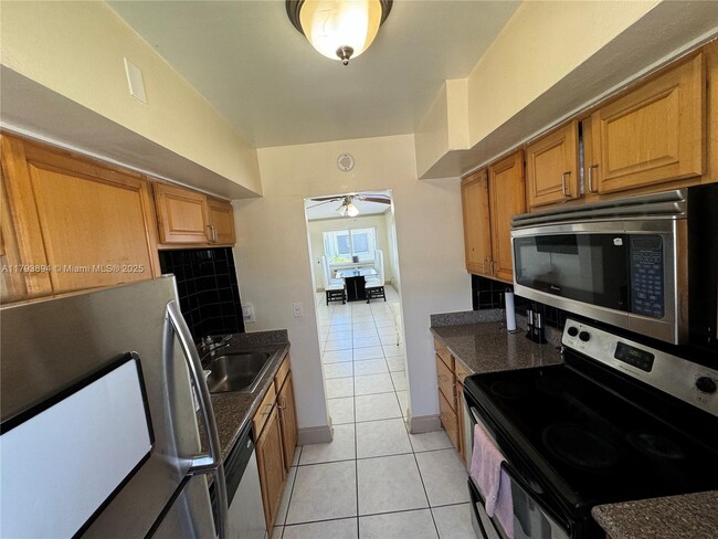 8509 Crespi Blvd in Miami Beach, FL - Building Photo - Building Photo