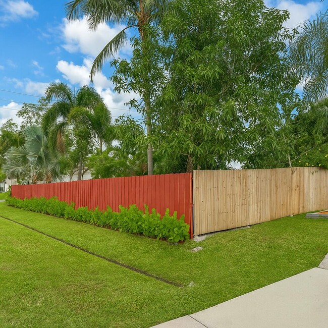 1892 SW Biltmore St in Port St. Lucie, FL - Building Photo - Building Photo