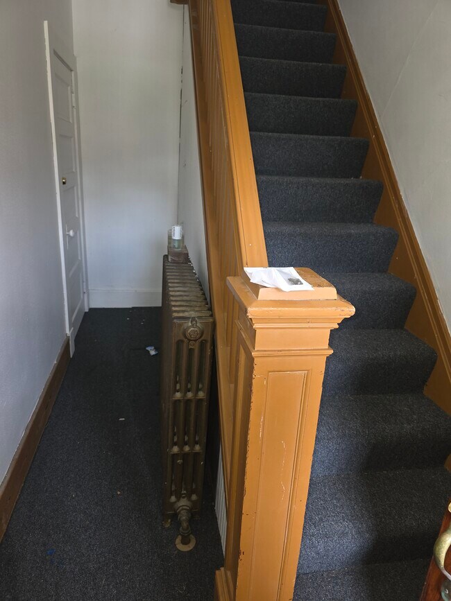 2411 Mount Troy Rd, Unit 2411 Mt. Troy Road, 2nd in Pittsburgh, PA - Foto de edificio - Building Photo