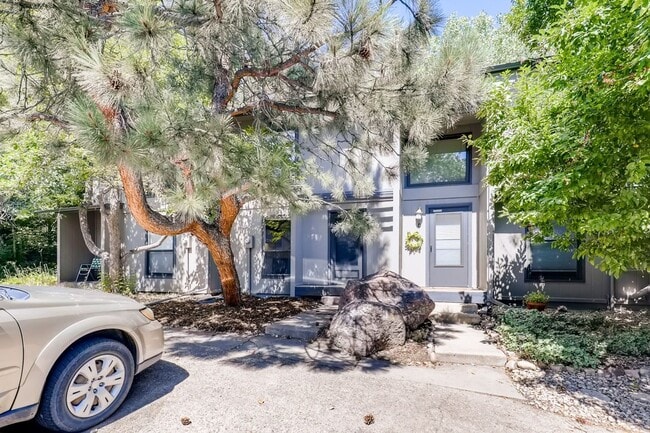 1225 Bear Mountain Dr in Boulder, CO - Foto de edificio - Building Photo