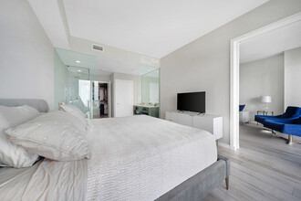 68 SE 6th St, Unit 1605 in Miami, FL - Building Photo - Building Photo
