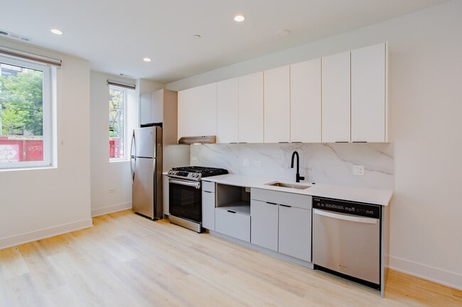 3823 N Ashland Ave, Unit 3821