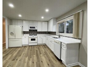 420 Garland Ave in Romeoville, IL - Building Photo - Building Photo