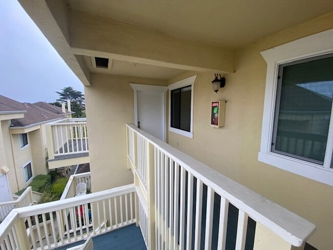 585 Laine St in Monterey, CA - Building Photo - Building Photo