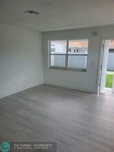 3951 SW 51st St in Fort Lauderdale, FL - Building Photo - Building Photo