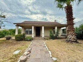 583 N Monroe St in Eagle Pass, TX - Building Photo