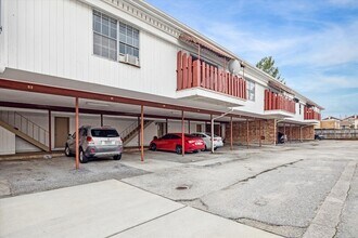 2824 Briarhurst Dr, Unit 30 in Houston, TX - Building Photo - Building Photo