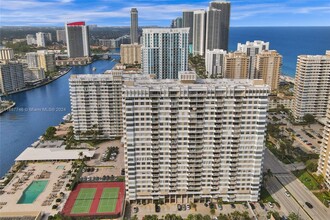 1985 S Ocean Dr in Hallandale Beach, FL - Building Photo - Building Photo