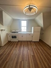 446 Coe St, Unit 3 in Woonsocket, RI - Foto de edificio - Building Photo