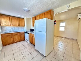 350 Estancia Dr NW in Albuquerque, NM - Building Photo